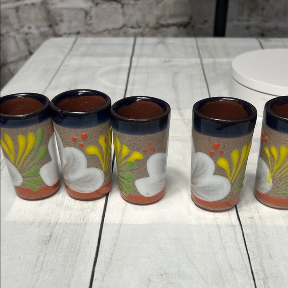 🌵 Set of 5 Hand-Painted Mexican Shot Glasses – Hecho en Mexico Pottery - Picture 2 of 5